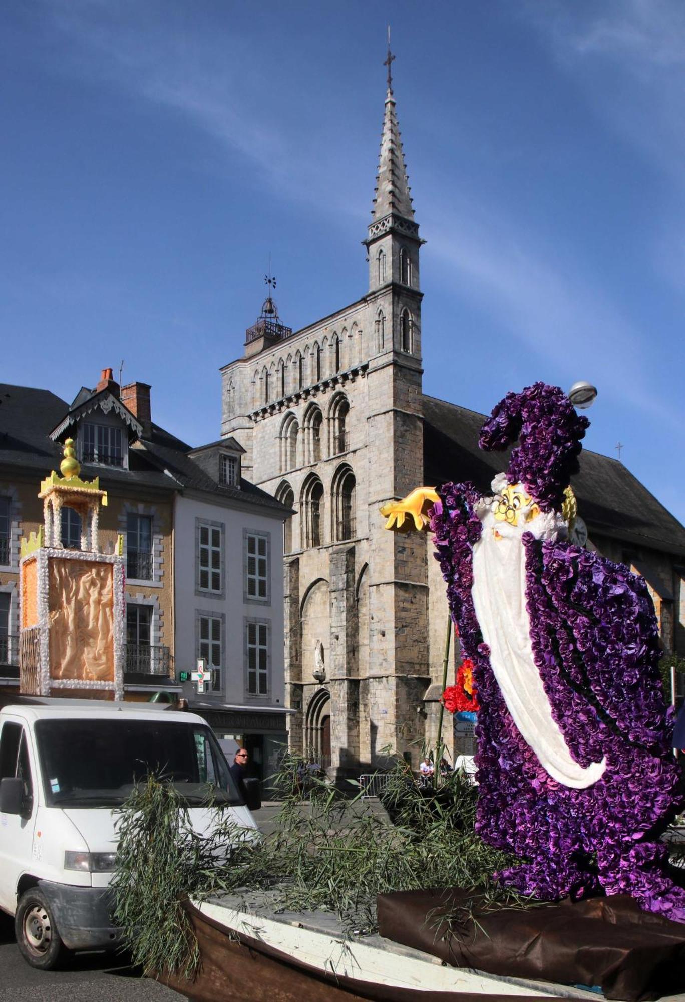 Caoubere Lägenhet Bagnères-de-Bigorre Exteriör bild
